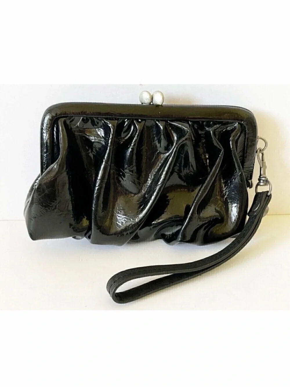 Simply Vera Wang Black Patent Leather Wristlet Clutch Retro Kiss Lock Closure - Picture 1 of 6